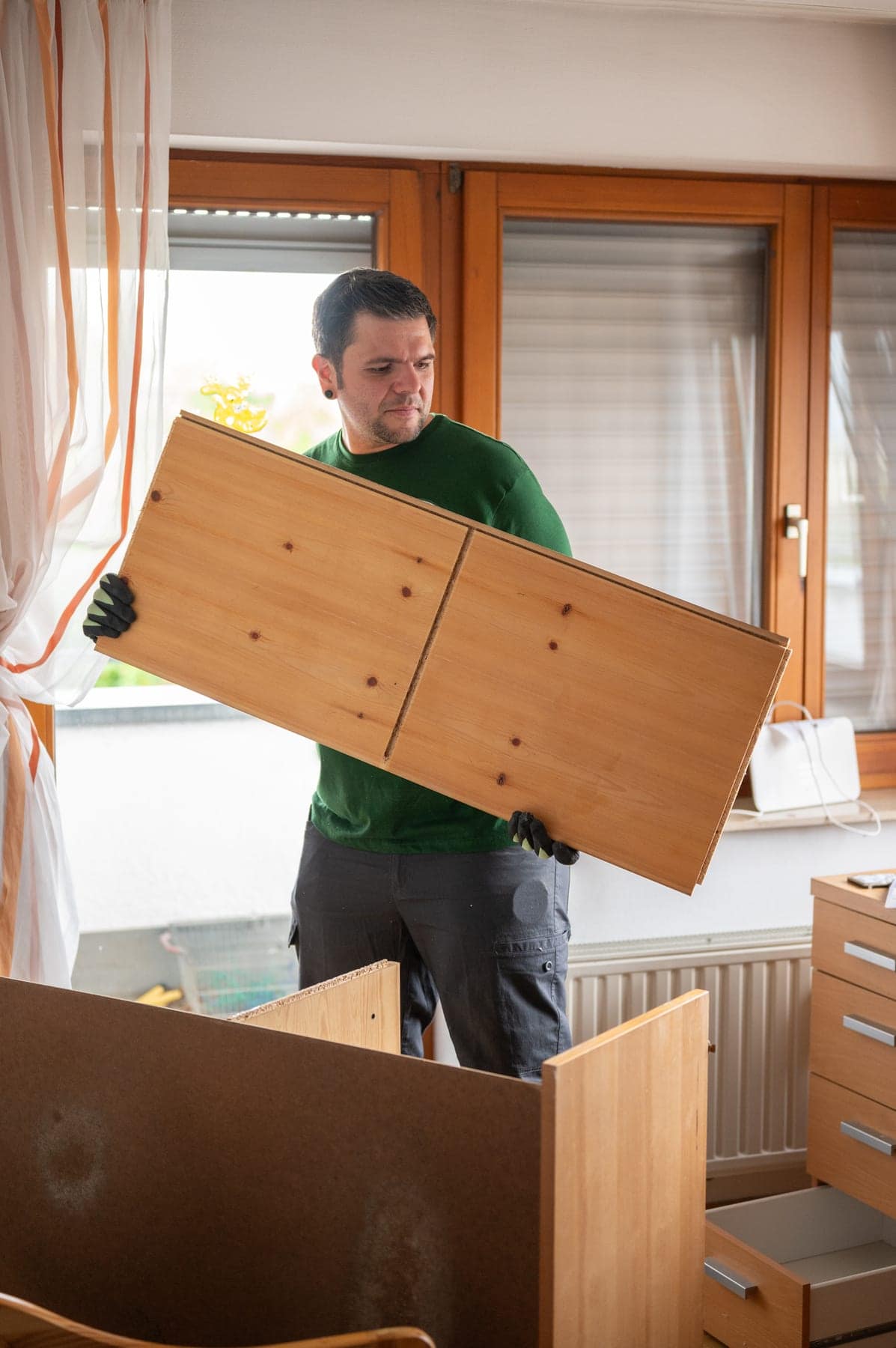 Möbeldemontage bei einer Haushaltsauflösung